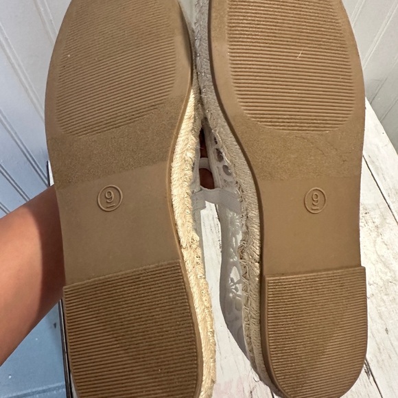 Universal Thread Women’s Size 9 White Lace Floral Espadrille Flats Mary Jane - Picture 6 of 11